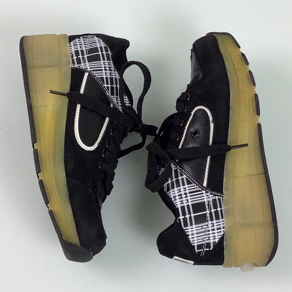 Wheely’s Heelys lighted sneakers with wheels roller skates shoes kids size 6 EUC - Picture 10 of 16